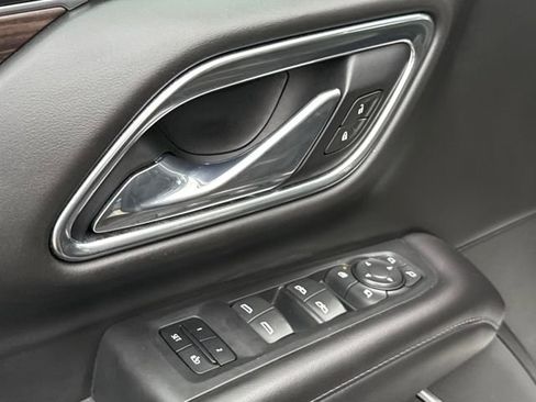 Used 2021 Chevrolet Suburban Z71 w/ Z71 Signature Package image 29