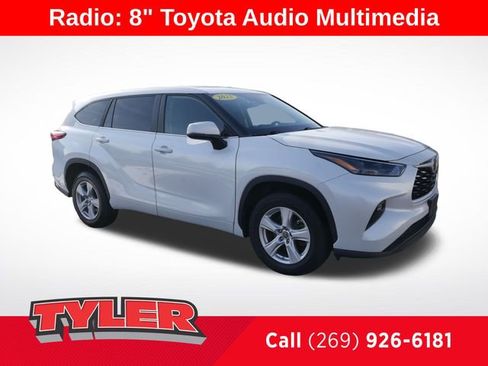 Used 2023 Toyota Highlander LE image 1