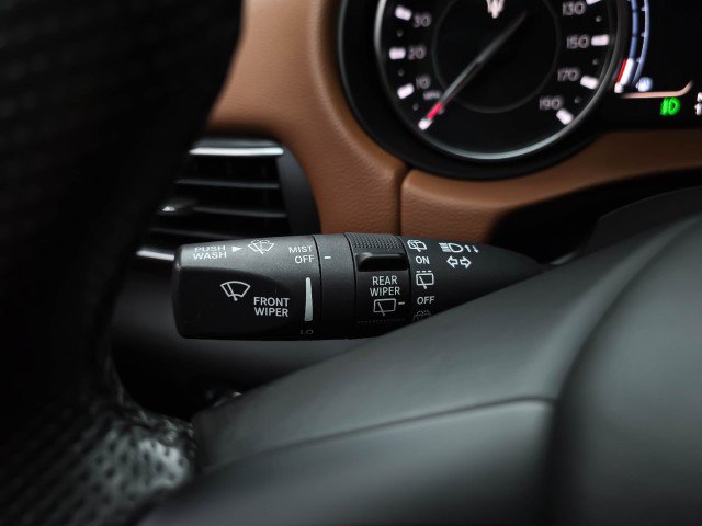 Used 2022 Maserati Levante GT AWD/4WD image 23