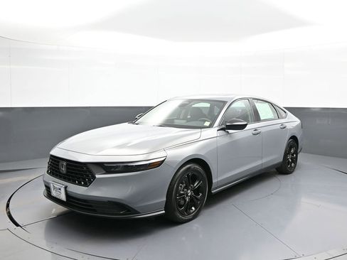 Used 2025 Honda Accord SE image 1