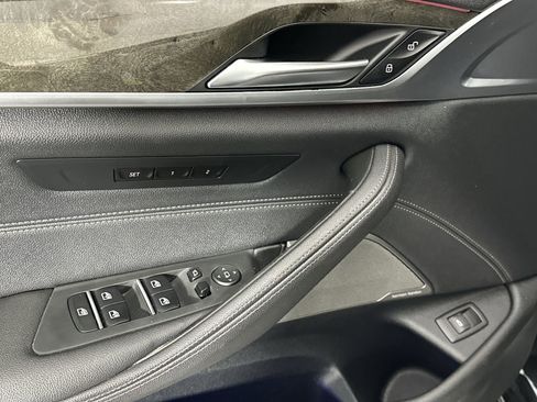 Used 2022 BMW 540i w/ Premium Package image 17