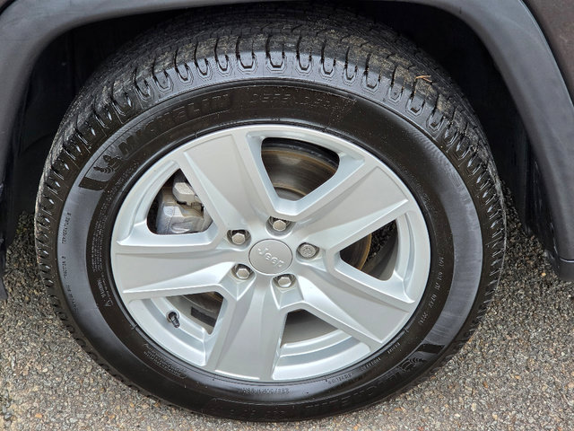 Used 2022 Jeep Compass Latitude FWD image 19