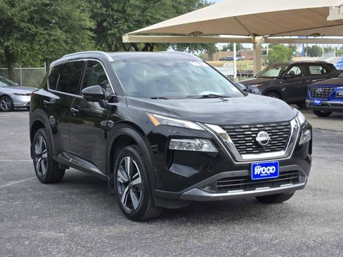 Used 2022 Nissan Rogue SL w/ SL Premium Package image 2