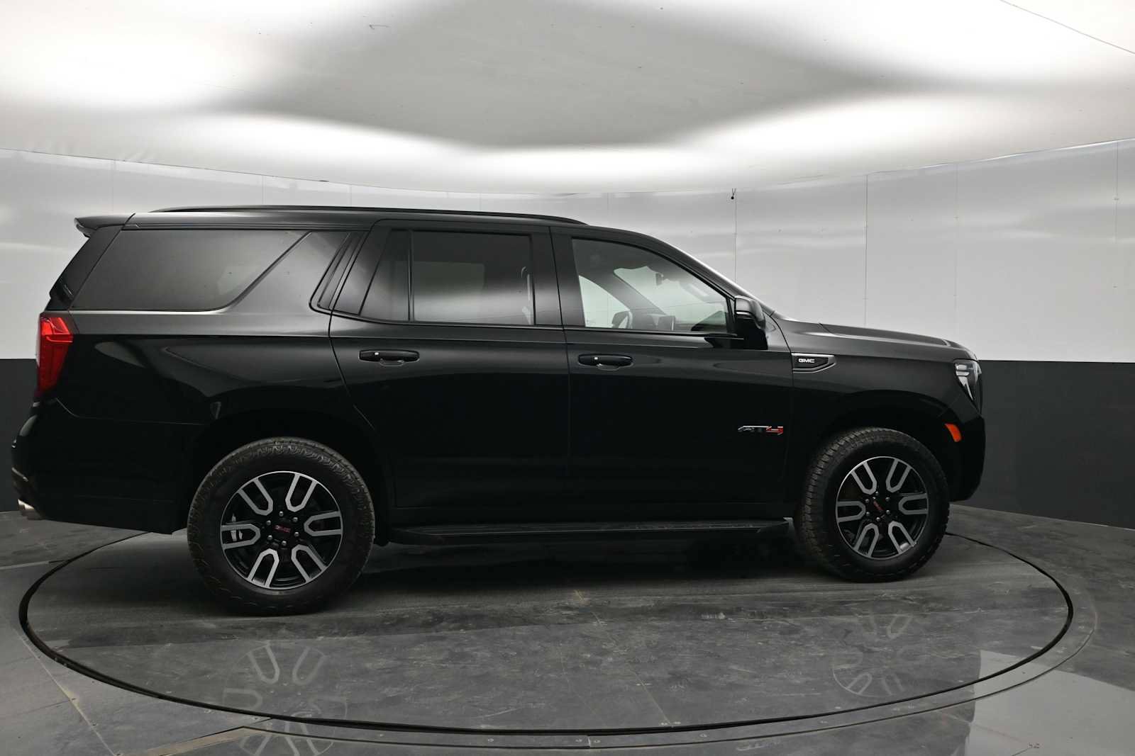 Used 2024 GMC Yukon AT4 AWD/4WD image 8