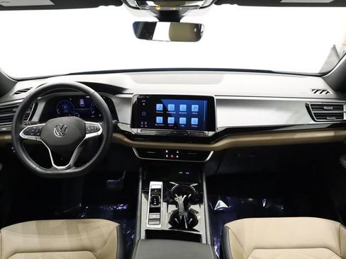 Used 2024 Volkswagen Atlas Cross Sport SE image 16