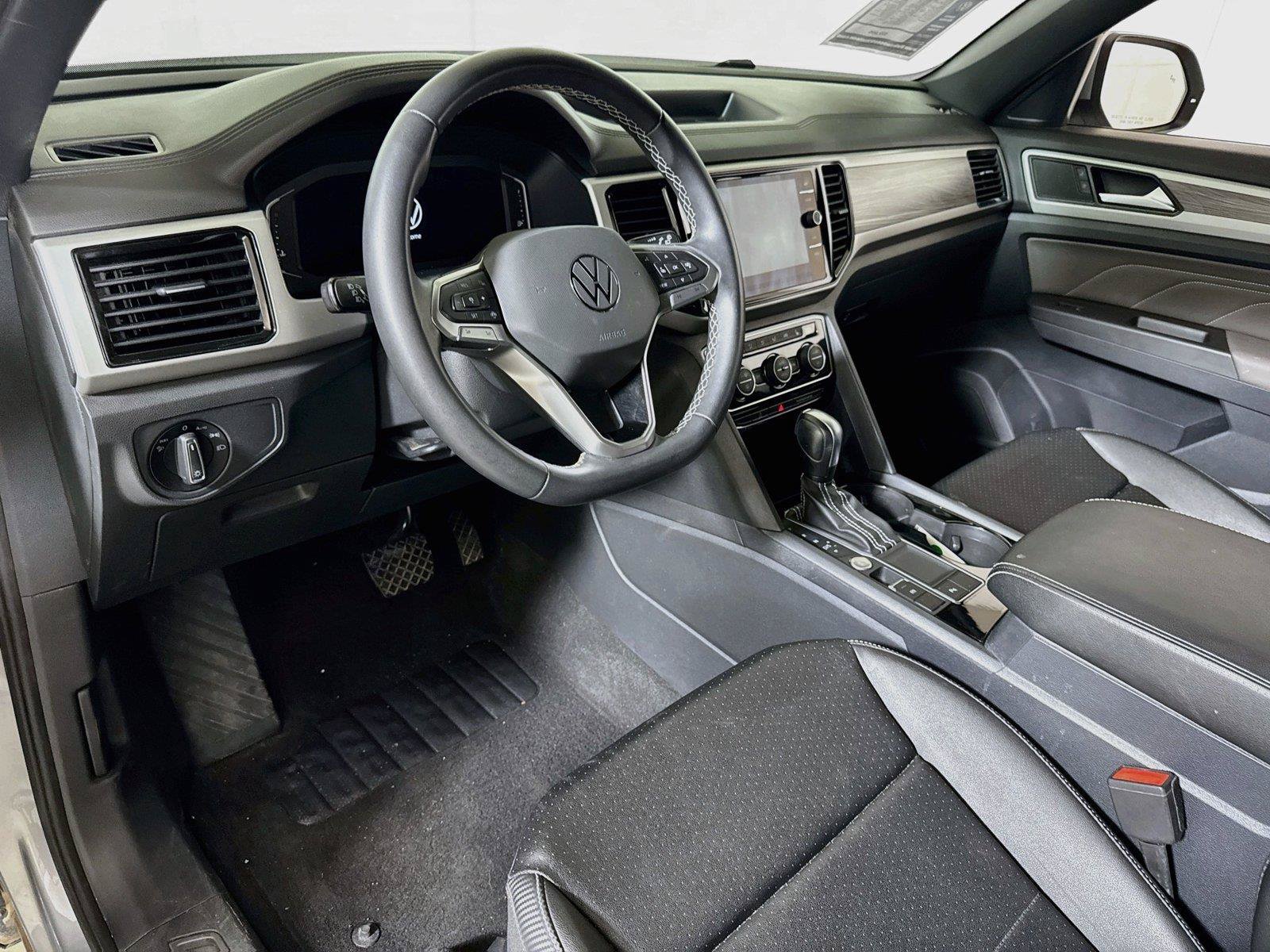 Used 2023 Volkswagen Atlas Cross Sport SE w/ Panoramic Sunroof Package FWD image 7