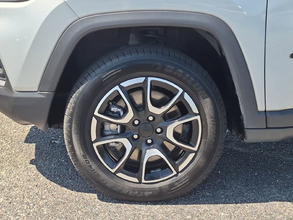 Used 2024 Jeep Compass Trailhawk AWD/4WD image 12
