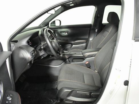 Used 2025 Honda HR-V Sport image 11