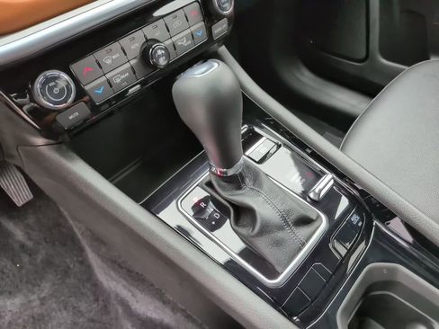 Used 2025 Jeep Compass Limited image 28