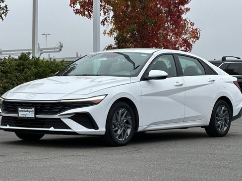 Used 2024 Hyundai Elantra SEL image 8