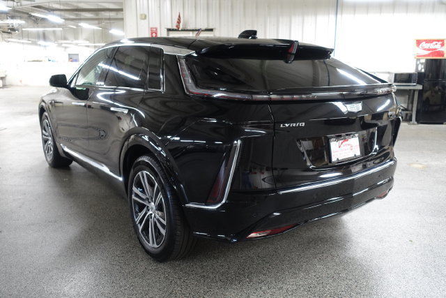 Used 2025 Cadillac Lyriq Luxury w/ LPO, Floor Liner Package AWD/4WD image 5