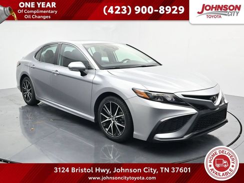 Used 2024 Toyota Camry SE FWD image 1