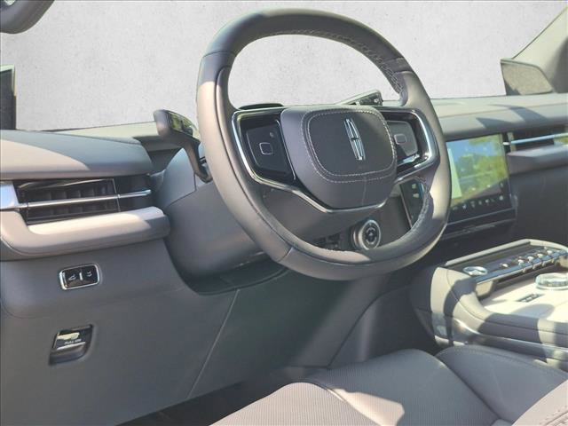 New 2027 Lincoln Navigator Reserve w/ Jet Appearance Package AWD/4WD image 3