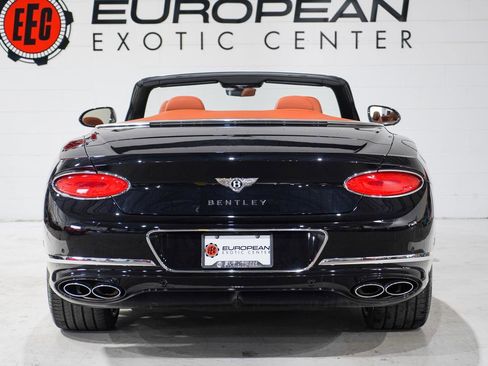 Used 2022 Bentley Continental GT image 3