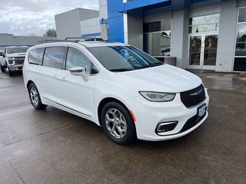 Used 2022 Chrysler Pacifica Limited image 1