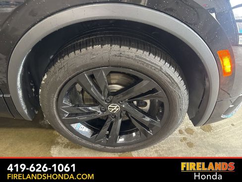 Used 2023 Volkswagen Tiguan SE R-Line image 35