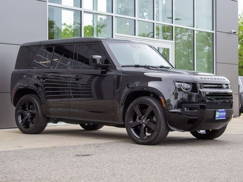 Used 2025 Land Rover Defender 110 V8 AWD/4WD image 3