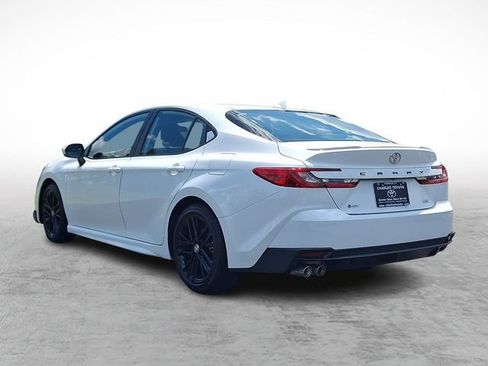 Used 2025 Toyota Camry SE FWD image 4