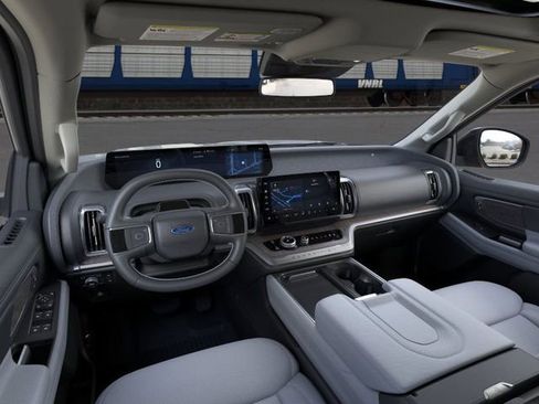 New 2026 Ford Expedition Platinum image 9