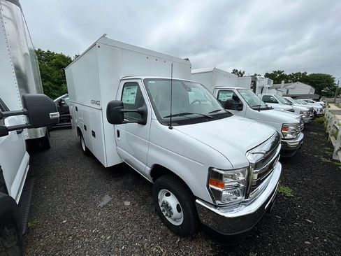 New 2027 Ford E-350 and Econoline 350 Super Duty w/ Power Equipment Group RWD image 3