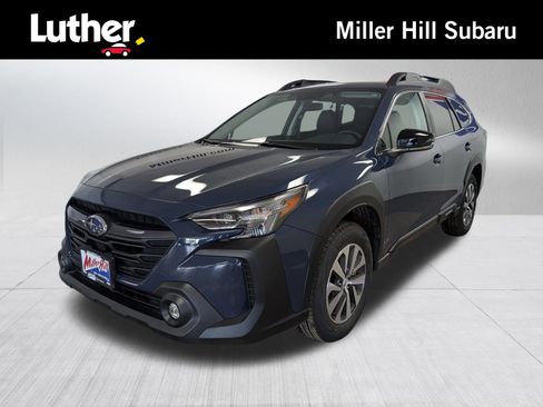 Used 2025 Subaru Outback Premium image 1