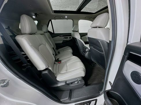 Certified 2024 Honda Pilot Touring image 27