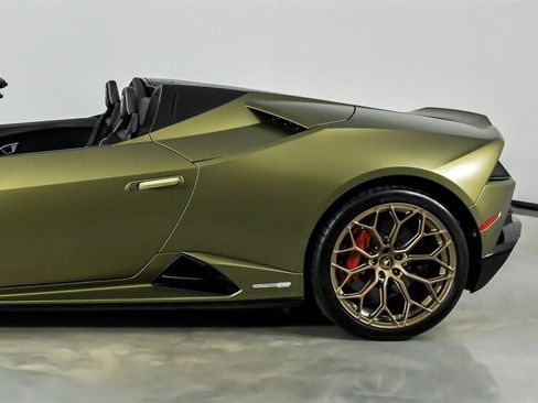 Used 2022 Lamborghini Huracan EVO RWD image 7