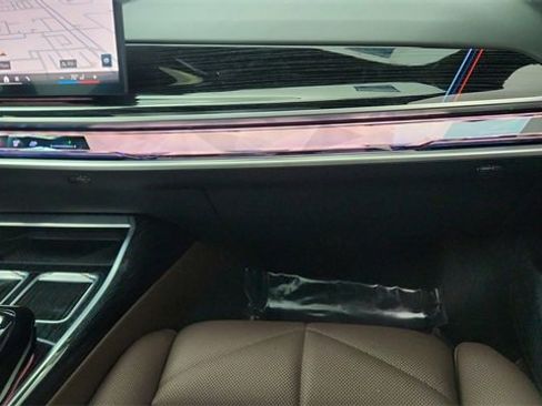 Used 2024 BMW 740i image 36