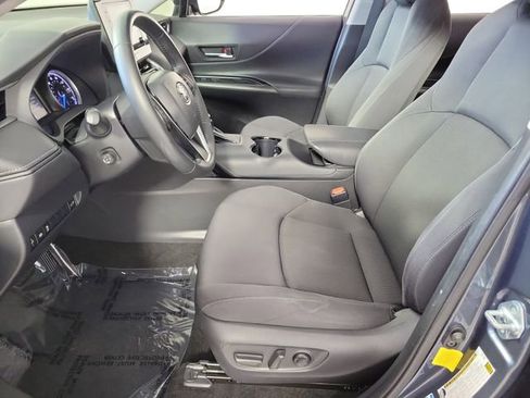 Used 2021 Toyota Venza LE AWD/4WD image 19