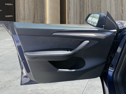 Used 2023 Tesla Model Y Performance image 21