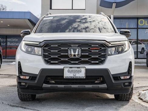 Used 2024 Honda Passport TrailSport image 2