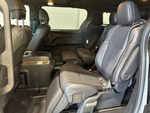 Used 2025 Toyota Sienna Platinum AWD/4WD image 14