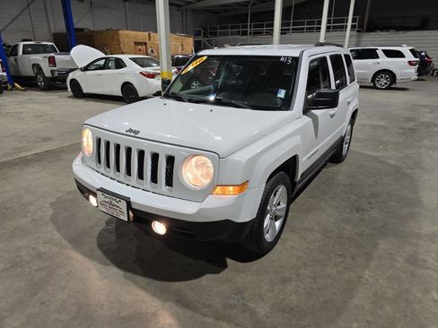Used 2016 Jeep Patriot Latitude image 2