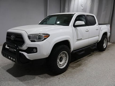 Used 2017 Toyota Tacoma SR5 image 6