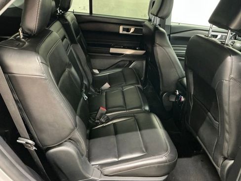 Used 2022 Ford Explorer XLT w/ Equipment Group 202A image 18