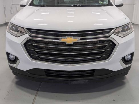 Used 2021 Chevrolet Traverse LT image 2