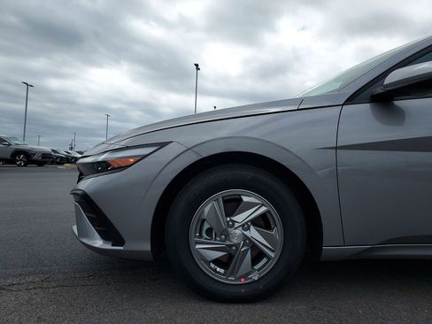 New 2026 Hyundai Elantra SE FWD image 16