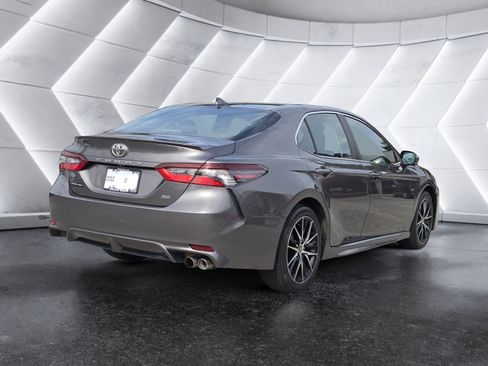 Used 2024 Toyota Camry SE w/ Convenience Package FWD image 3