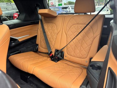 Used 2025 BMW X7 xDrive40i w/ M Sport Package AWD/4WD image 11