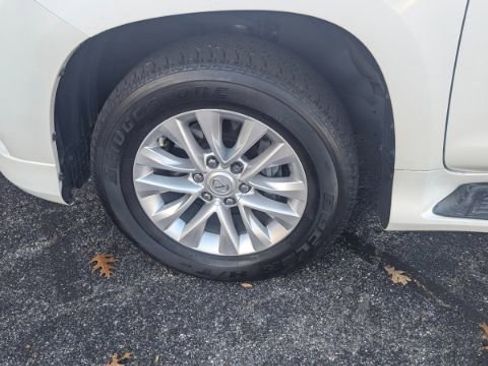 Used 2022 Lexus GX 460 image 9