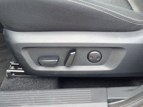 Used 2025 Nissan Rogue SV AWD/4WD image 18
