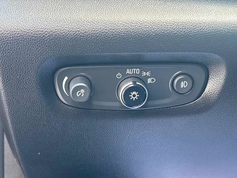 Used 2018 Chevrolet Traverse LT FWD image 16