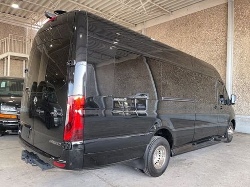 Used 2024 Mercedes-Benz Sprinter 3500 image 4