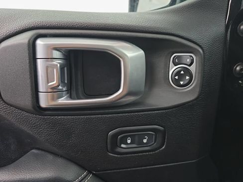 Used 2019 Jeep Wrangler Unlimited Sahara AWD/4WD image 26