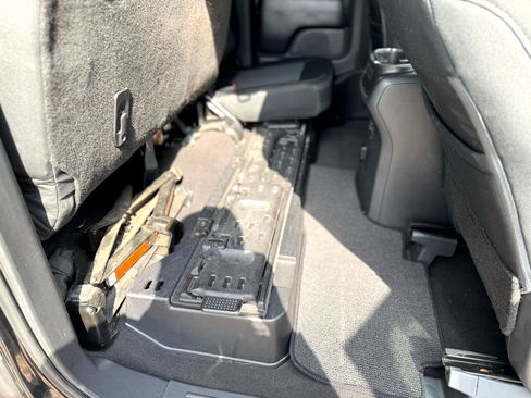 Used 2018 Nissan Titan SV w/ SV Convenience Package image 37