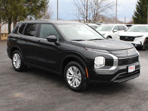 New 2026 Mitsubishi Outlander ES image 3