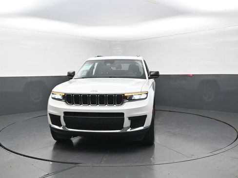 Used 2023 Jeep Grand Cherokee L Laredo image 5