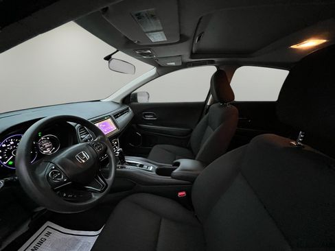 Used 2018 Honda HR-V EX image 9