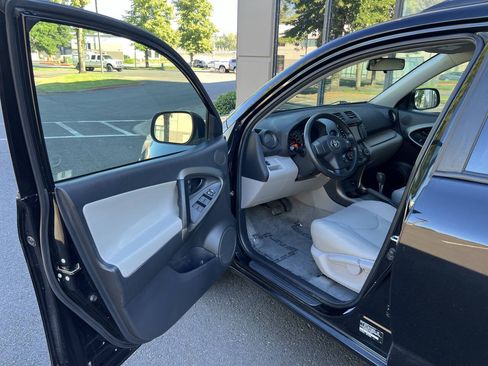 Used 2011 Toyota RAV4 2WD w/ Base L4 Extra Value Pkg image 7