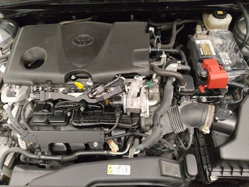 Used 2018 Toyota Camry LE image 30